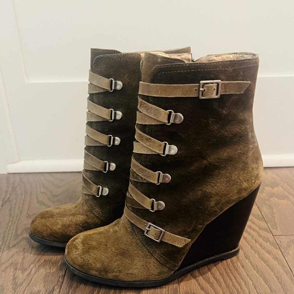 BCBG olive suede wedge booties size 7B/37, 4” wedge heels, round toe